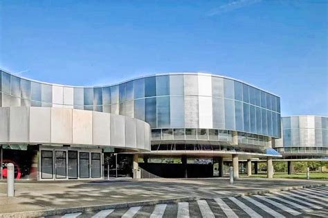 Le Musée du Verre de Nagasaki: Un voyage éclatant à travers l'histoire et la beauté fragile!