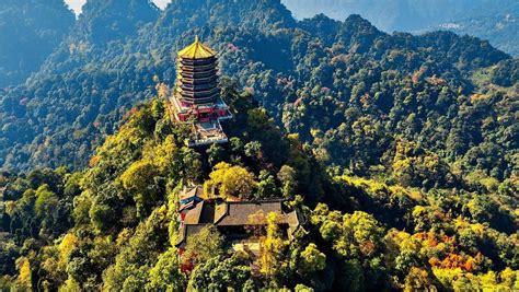  Le Mont Qingcheng : Temple taoïste millénaire et paysages envoûtants !